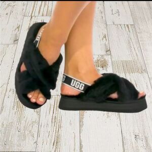 UGG Disco platform Cross Genuine Shearling Fuzzy Black Slide Sandals SZ10 .